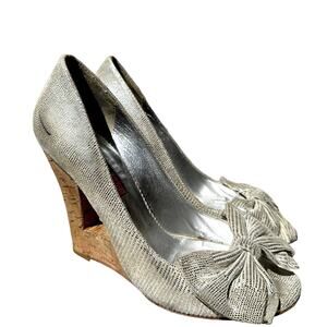 Betsey Johnson Cork Cut Out Wedge Heels Bow Peep Toe Slip On Cocktail Silver 8